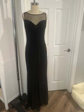 Lauren Ralph Lauren Evening Black Beaded Illusion Neckline Gown Size 8